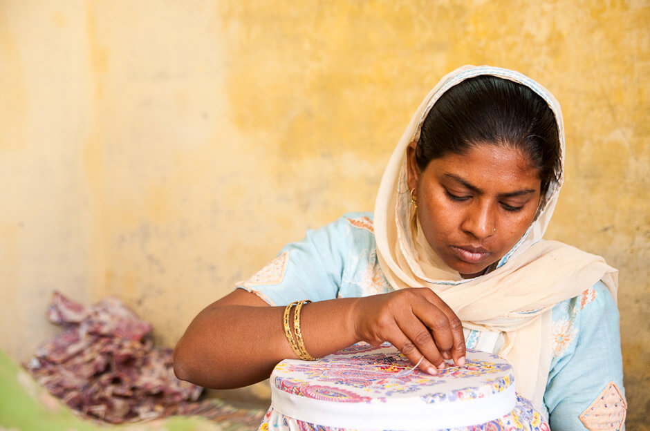 Muslim artisans in her home in New Dehli/india.