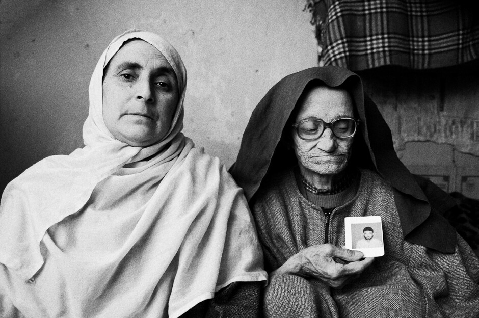 Mother and sister of victim of state violence in leprosy colony in Srinagar/Kashmir.