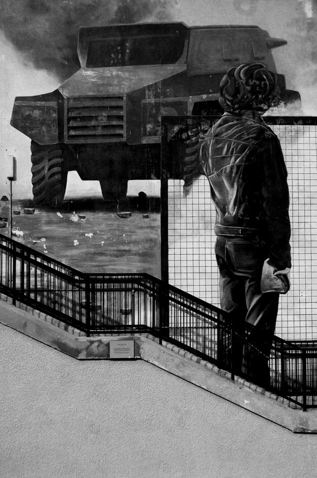 Nationalist mural of resistance against British Army in the Bogside/Derry.