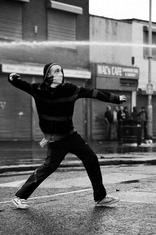 Nationalist rioter stoning the police on the 12th of July in Ardoyne/Belfast.